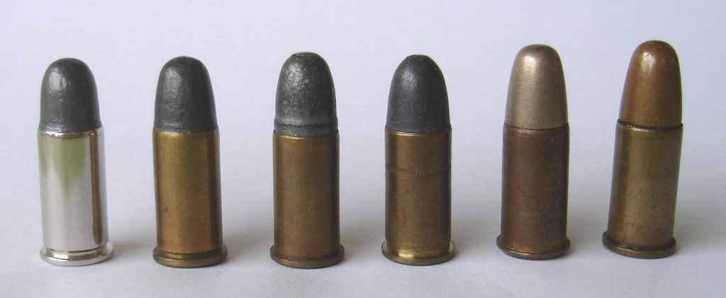 Nekoliko metaka kalibra .38 S&W različitih proizvođača: Winchester Western, PPU, Kynoch, Fiocchi, Royal Wool. Laboratories i Dominion Canada