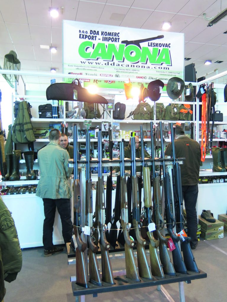 Leskovačka "Canona" za kragujevački sajam izložila je bogatu ponudu lovačkog oružja, opreme i garderobe