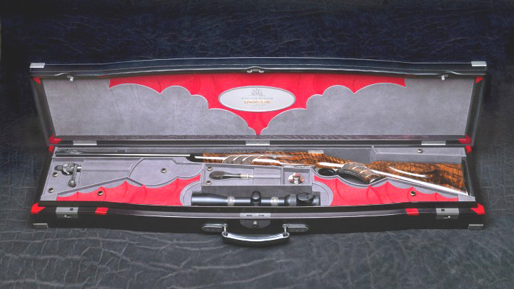 Za ovu neobičnu pušku izrađen je i poseban luksuzan kofer, foto: Vlada Mitrović