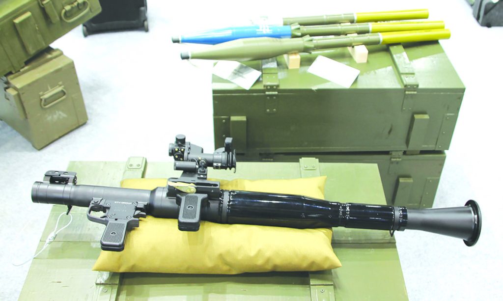 Češki holding STV group izložila je ručni raketni bacač LGL-7 40 mm (ekvivalent ruskom RPG-7) sa municijom. Rraketni bacač RPG-7 je tražen proizvod na svetskom tržištu i zato mnoge države proizvode svoju varijantu ili njegovu kopiju 
