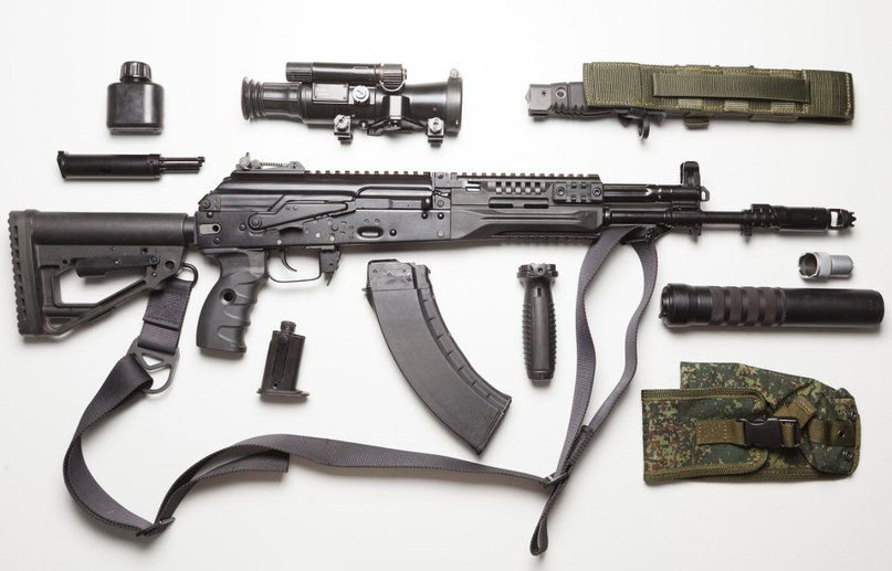 AK-12 sa kompletom pripadajuce opreme.jpg