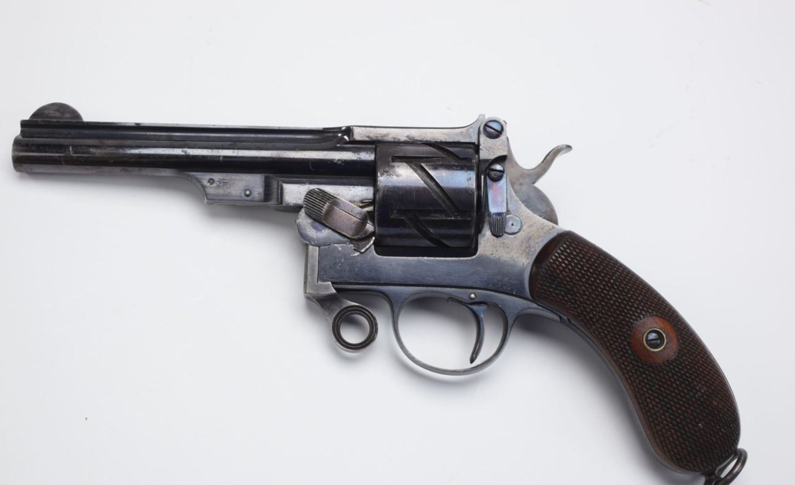 SLIKA 11. U muzejskim postavkama ovi revolveri imaju istaknuto mesto.jpg