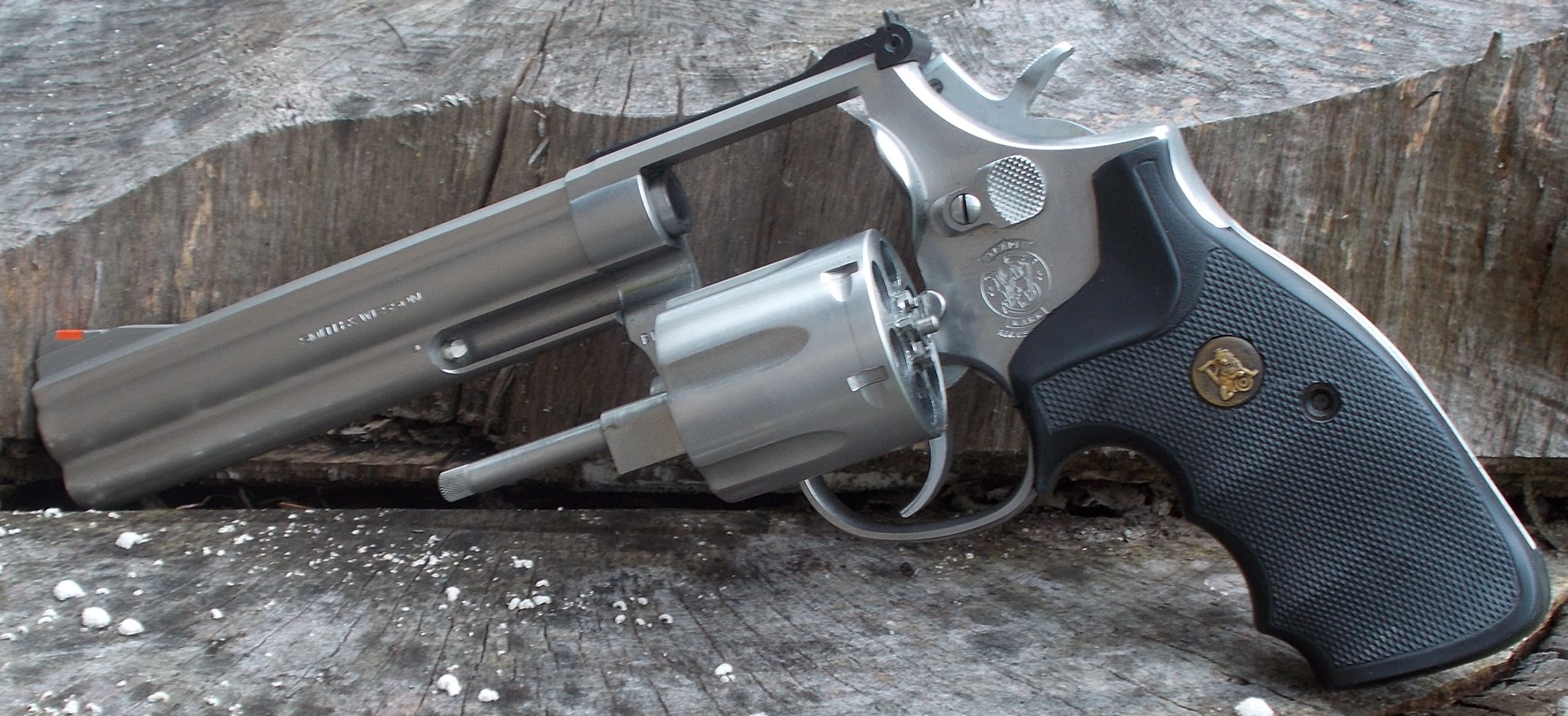 SLIKA 3. Konstruisan i napravljen kao tenk opte namene, ovaj klasini revolver e jo dugo uspevati da prui zavidno zadovoljstvo svakome ko ga koristi.jpg