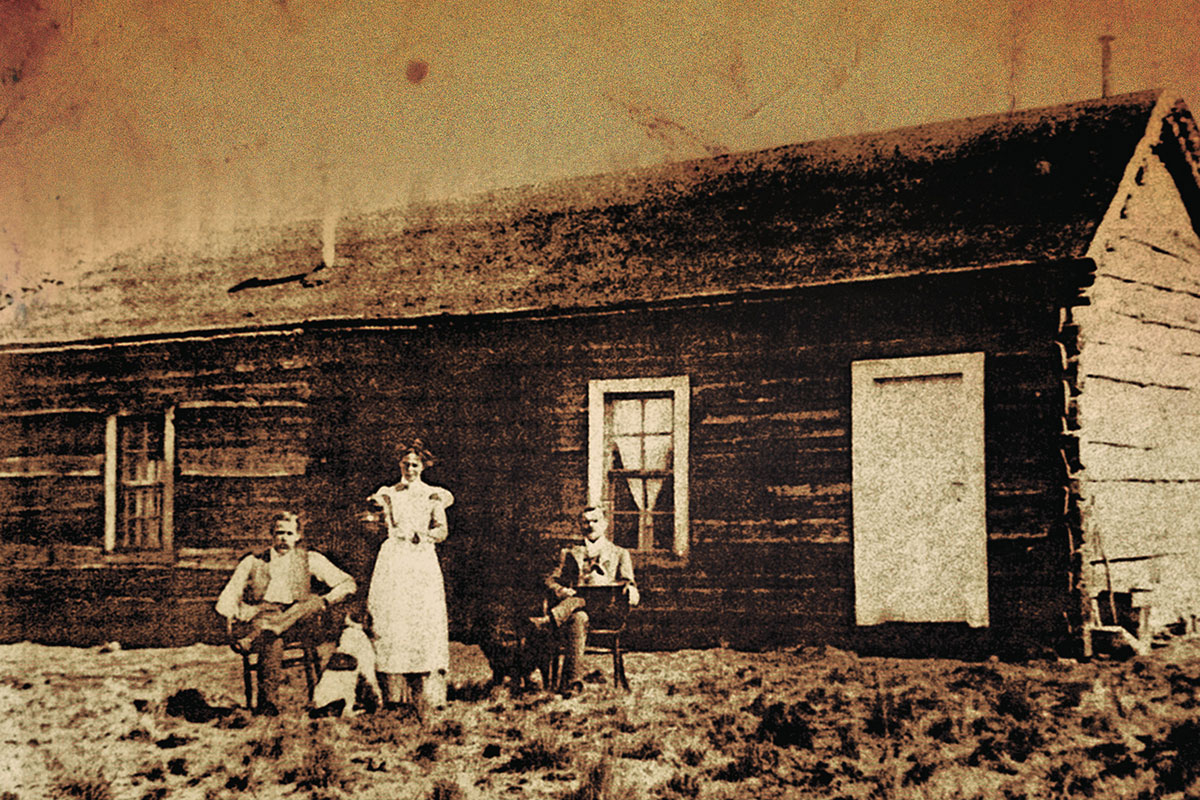 SLIKA 7. Autentina fotografija Sandens Kida, Ete Plejs i Bu Kesidija na njihovom ranu u olili 1903. godine.jpg