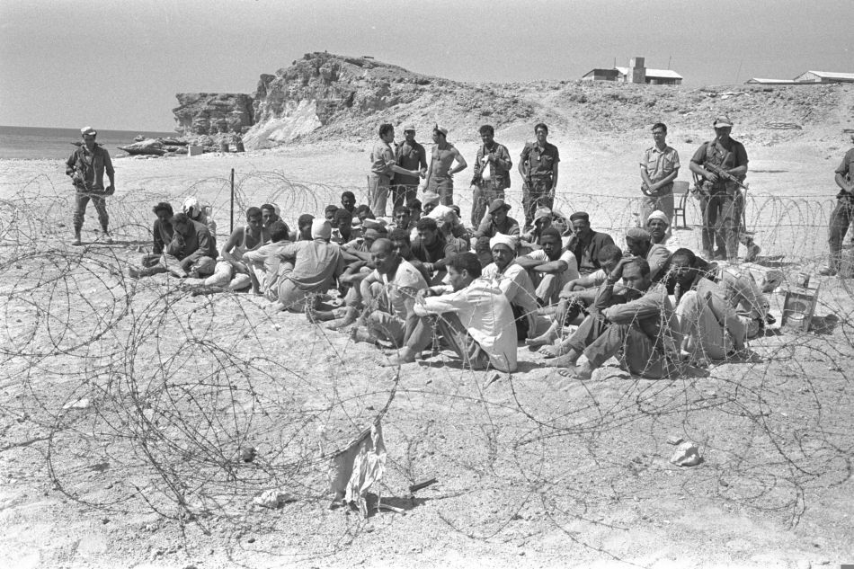 Svetski mediji su tih dana rado objavljivali prizore zarobljenih vojnika arapskih zemalja.jpg