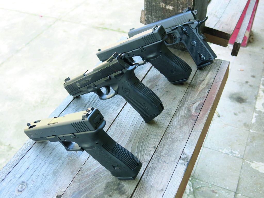 Do juče nezamislivo, danas se samo u jednoj radnji mogu da kupe pištolji u kalibru .45 ACP, Taurus PT 845 i PT911, kao i čuveni Glocki G-21 i G-21C