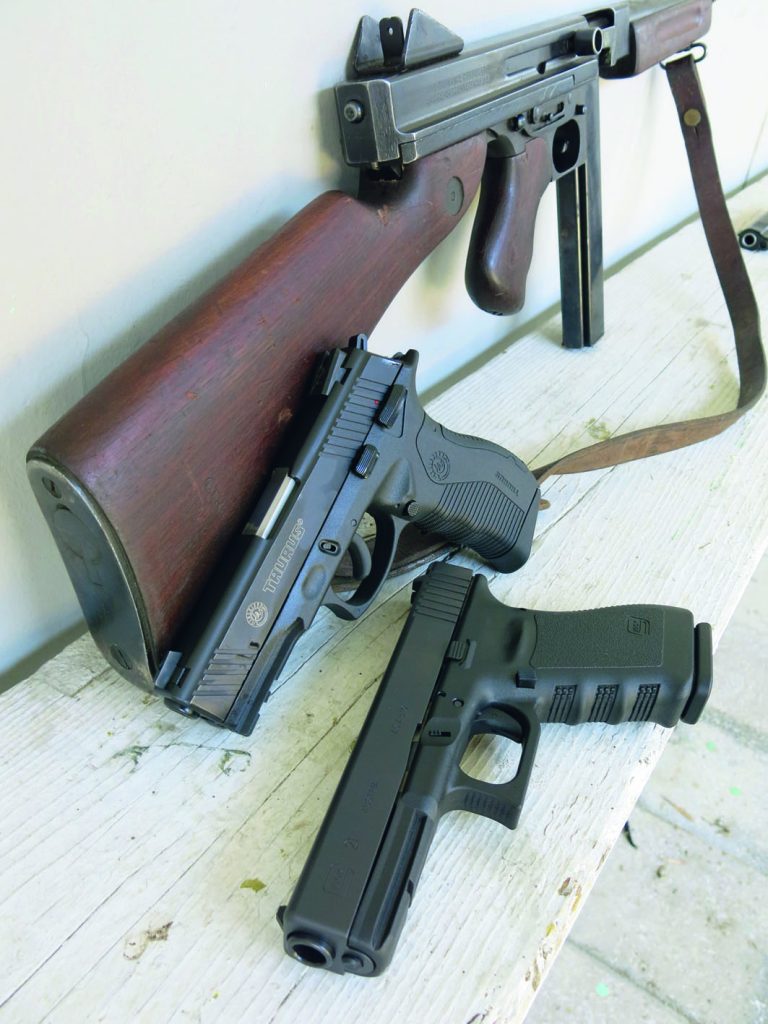 Taurus i Glock, pištolji vrlo sličnih dimenzija, a stari dobri Thompson u kalibru .45, ovog puta je samo radi podsećanja na čuveni kalibar