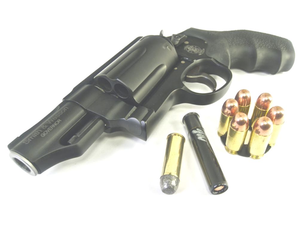 Governor je namenjen za više vrsta municije - pištoljski .45 ACP, revolverski .45 LC i patrone .410