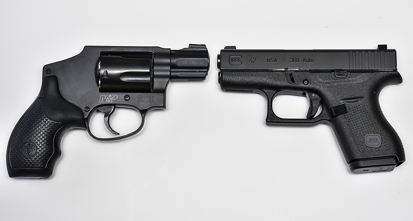 Poreðenje revolvera Model 340PD i kompaktnog Gloka 42.jpg