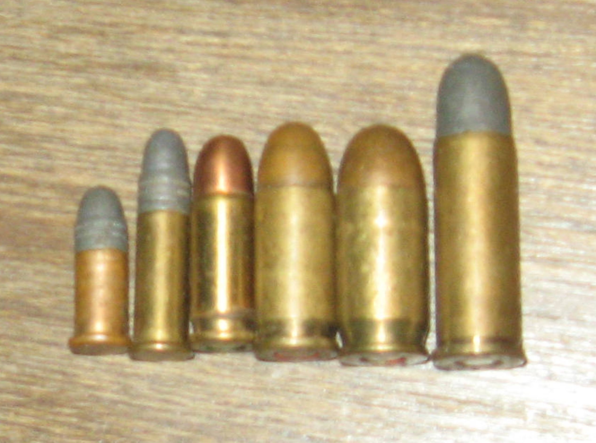 SLIKA 3. Kalibri namenjeni depnom oruju .22 Short, .22LR, 6,35mm, 7,65mm, 9x17mmi .32 S&W Long.JPG