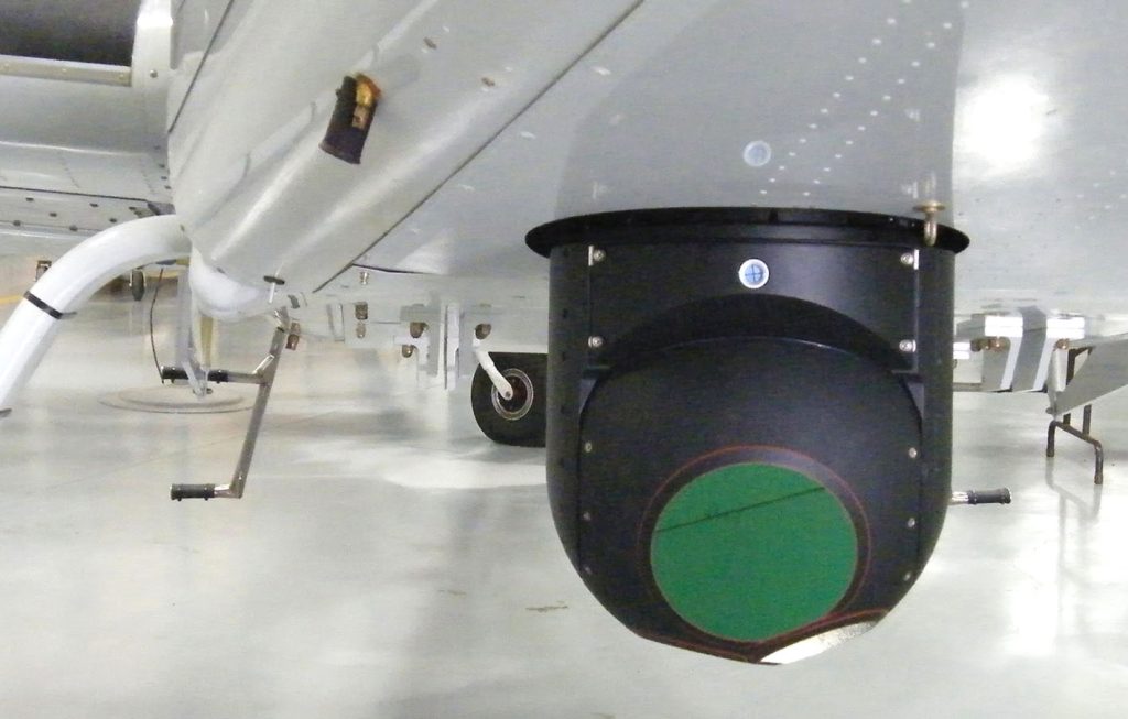 Višenamenska obrtna kupola ispod trupa sa senzorima i uređajima za obeležavanje ciljeva