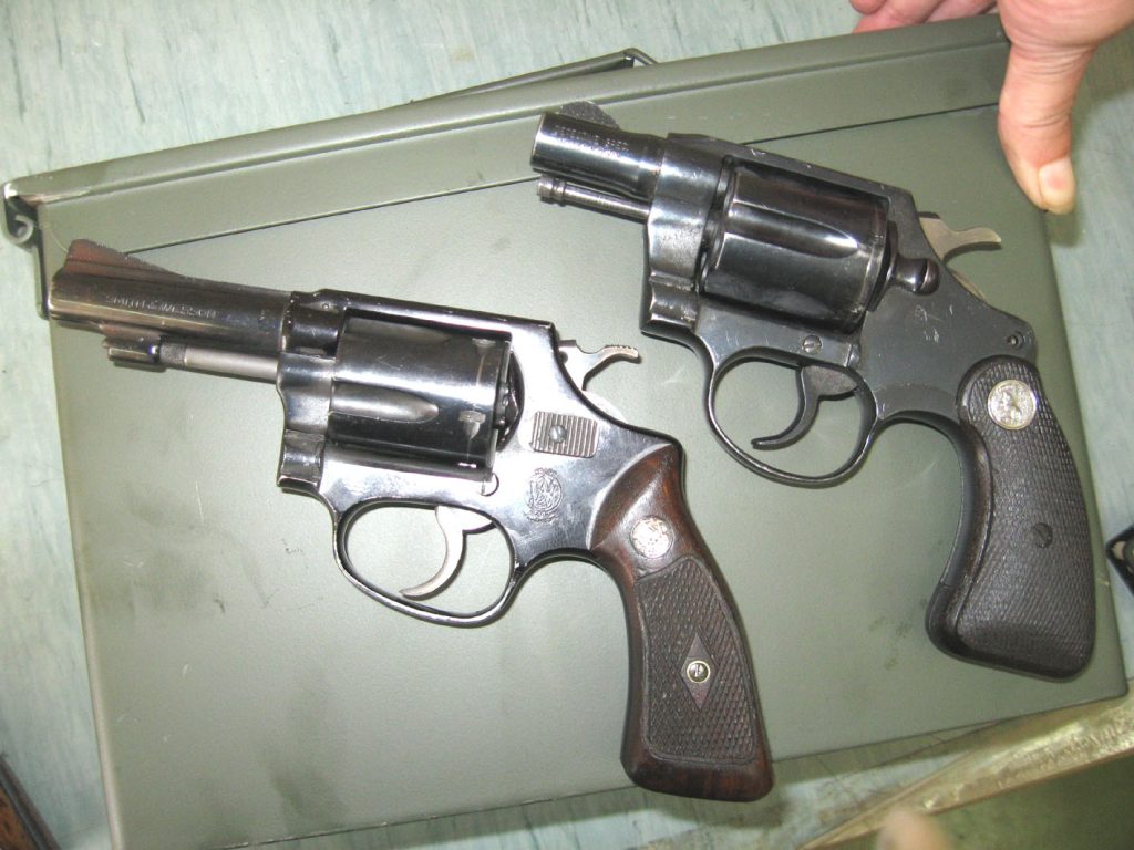 Testirani Colt Pocket Detective u poređenju sa petometnim S&W Model 37 Airweight u jačem kalibru .38 Special