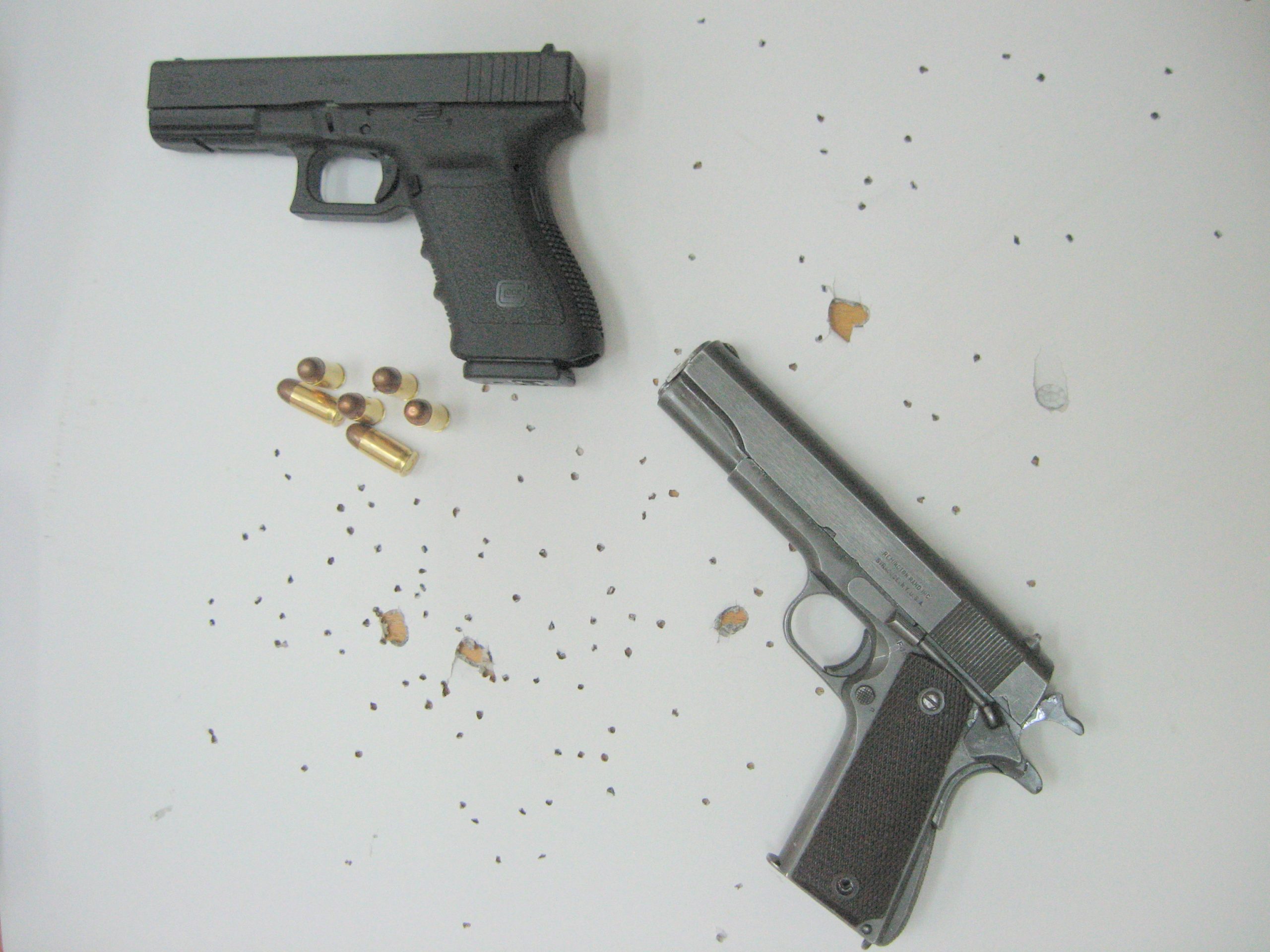 Novi-sacmeni-metak1.45-ACP-oprobali-smo-u-dva-najcesca-pistolja-tog-kalibra-Colt-1911A1-i-Glo-scaled.jpg