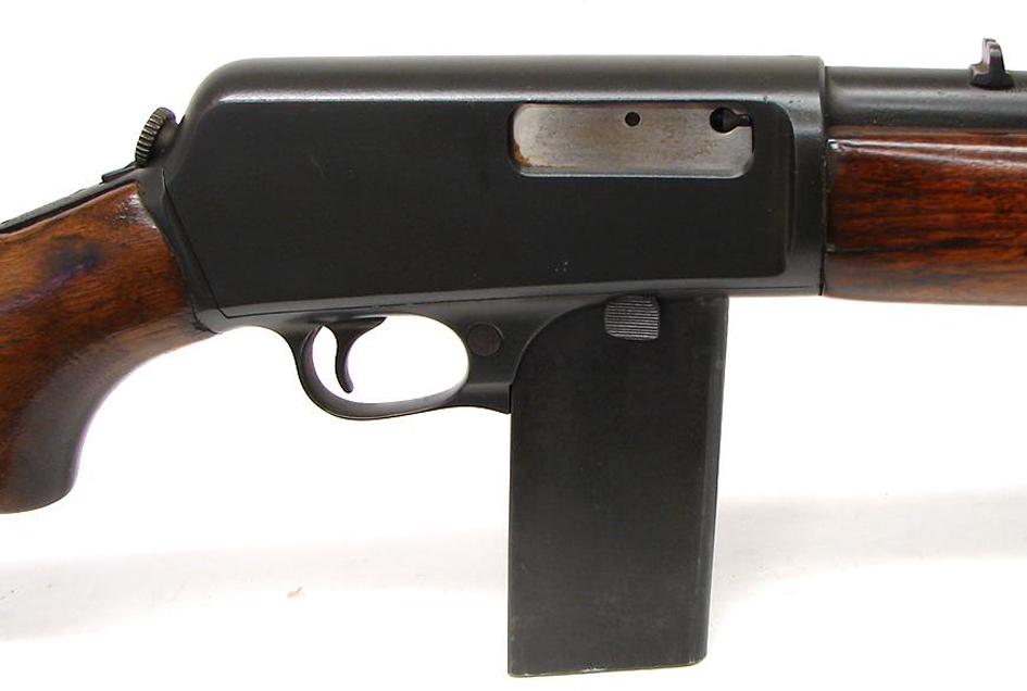 Sanduk oruzja je tipican za Winchester poluautomatske puske.jpg