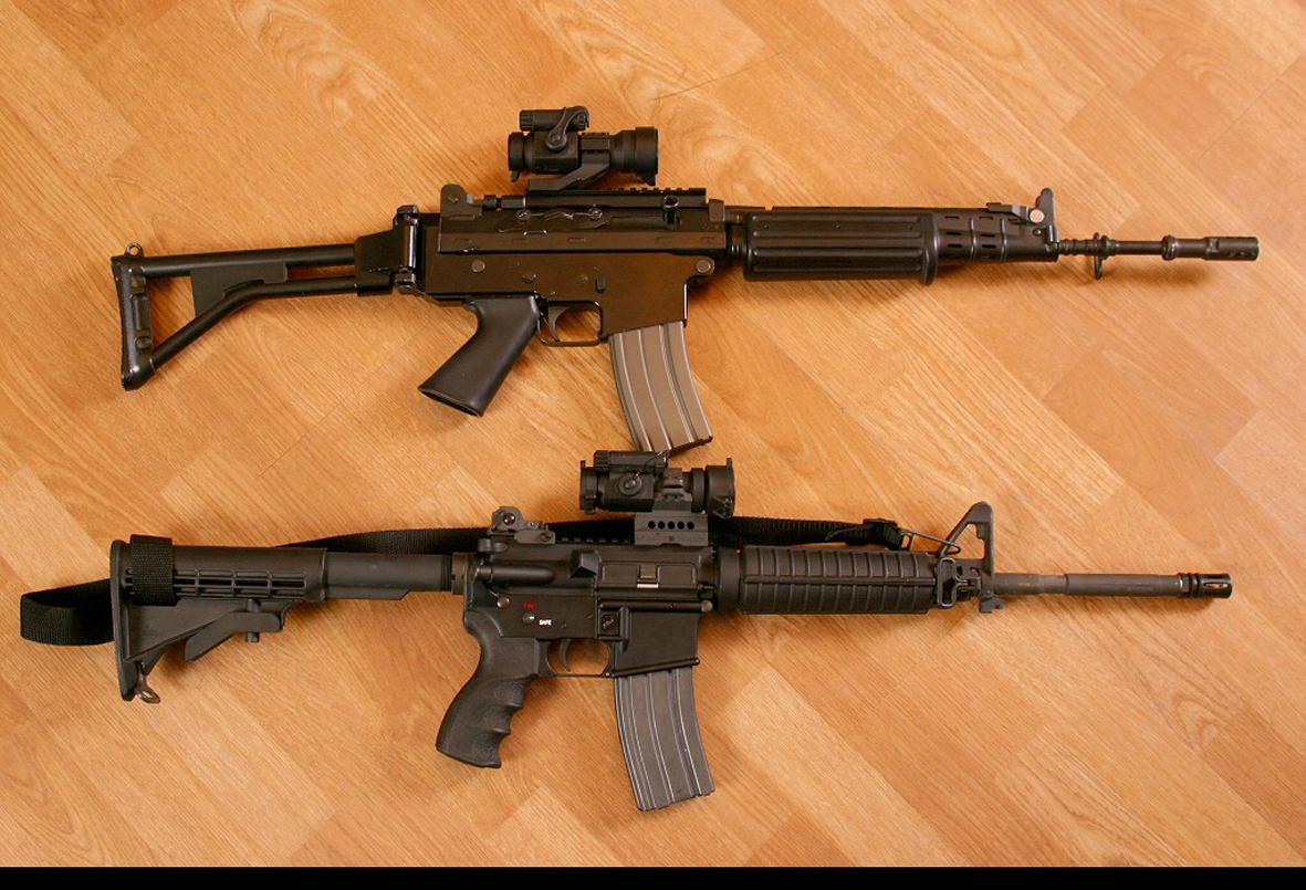 U poredjenju sa M4, FN FNC je znatno vece mase i losije ergonomije.jpg