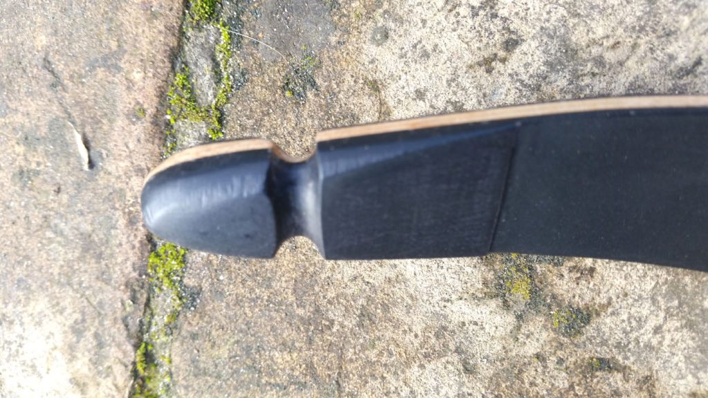 Vrhovi krakova su ojačani crnom mikartom što je odličan izbor. Ipak sve je pomalo grubo obrađeno i ne uklapa se sa finom obradom ostatka kraka