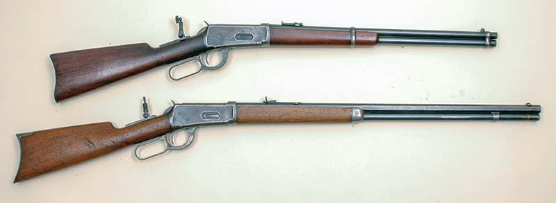 Winchester M1894: gore je model kalibra .32-40, a dole .38-55