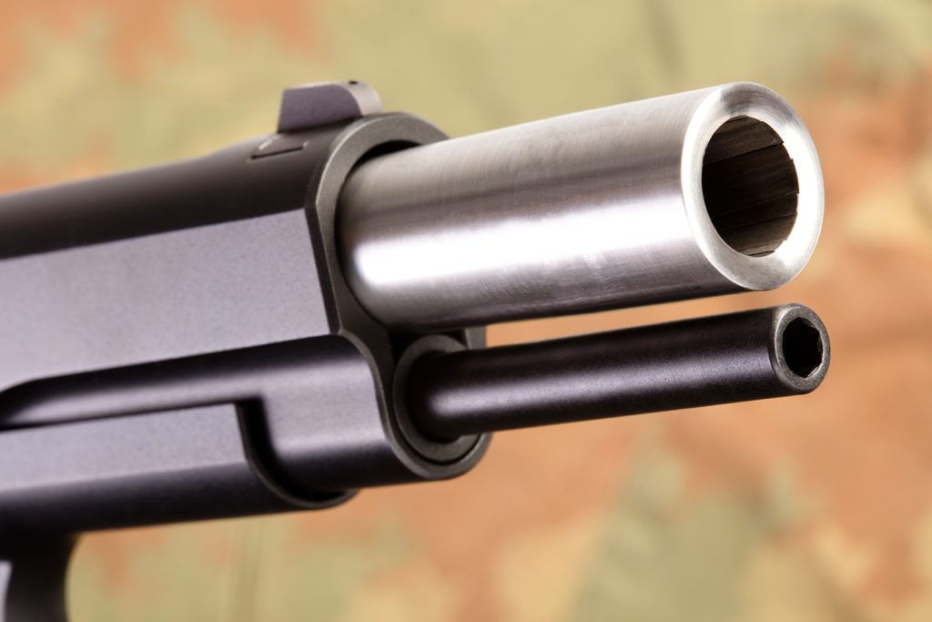 Tokom promocije na sajmu Shot Show posetioci su sa strahopoštovanjem gledali usta cevi pištolja M1911 u kalibru 12,7 mm
